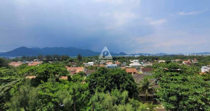 Apartamento 132m², 4 quartos, dependência completa, 2 vagas,Condomínio Santa Mônica - Barra da Tijuca