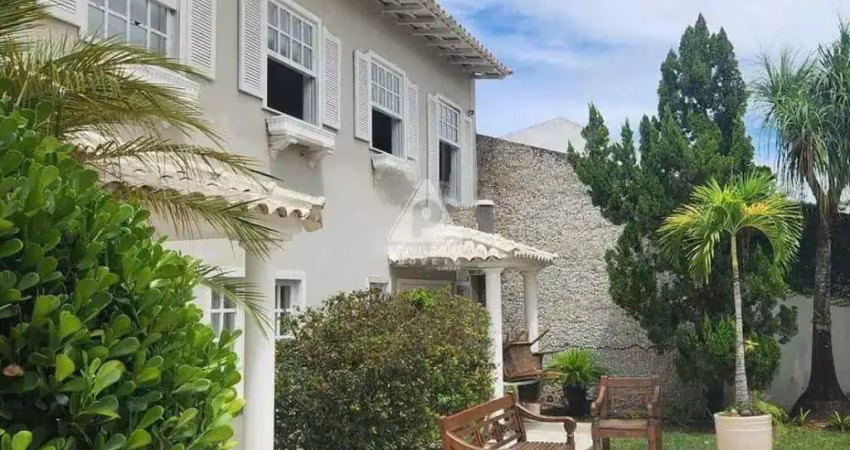 Casa no Condomínio Vivendas do Bosque - Barra da Tijuca - 4 quartos (duas suítes) , piscina, sauna, varanda gourmet