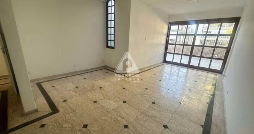 Cobertura de 5 quartos sendo um suíte, enorme terraço com churrasqueira e chuveirão, 3 vagas de garagem disponível para venda na Privilégio Imóveis