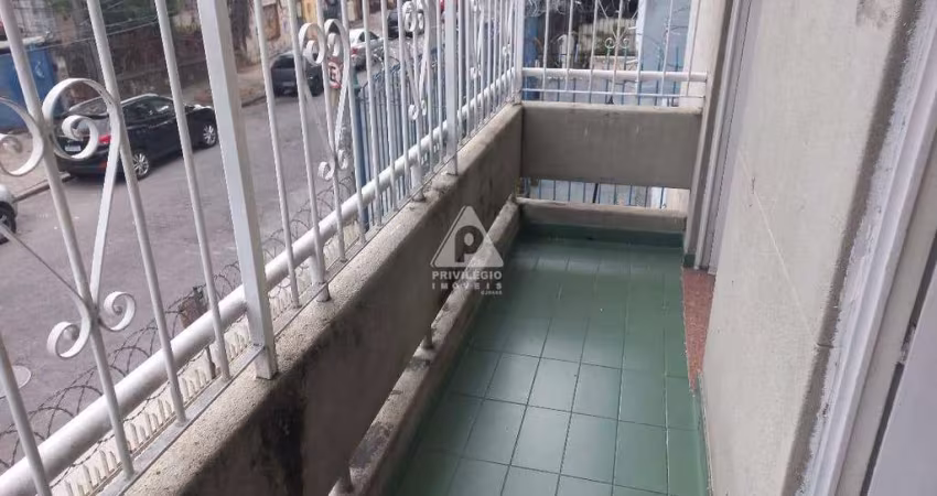 Apartamento de 3 quartos á venda, em rua tranquila, Rio Comprido