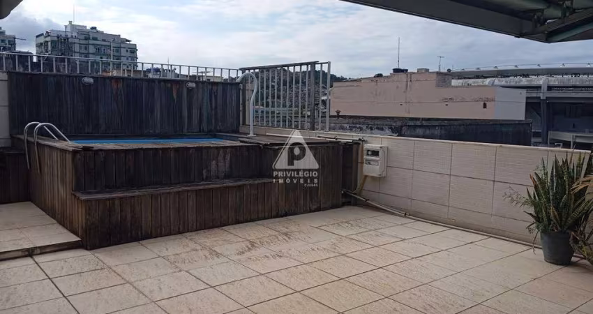 Cobertura Linear com 4 quartos,1 deles com suite e close, 114m2 e Vaga
