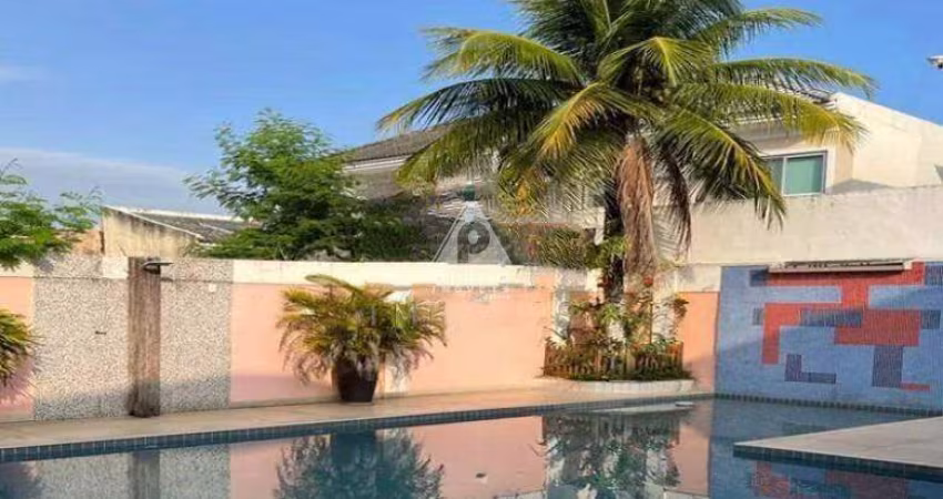 Casa Triplex em condomínio, com 4 Quartos, sendo 3 suítes(1master), piscina - Barra da Tijuca