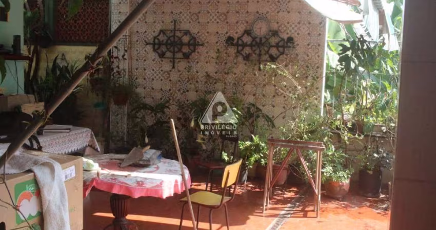 Casa triplex em Santa Teresa - Oportunidade!