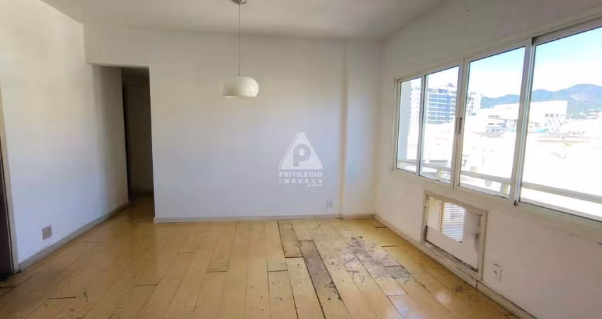 Apartamento de 2 quartos na Praia do Flamengo, com vaga e infraestrutura