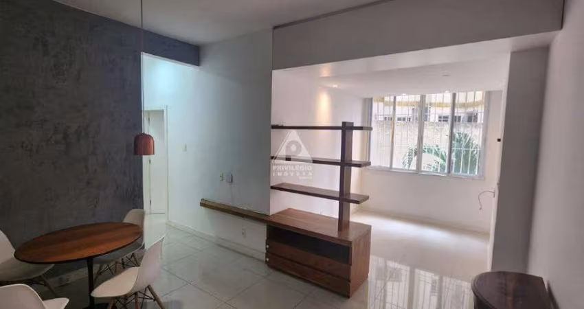 2 quartos (1 suíte com closet ) , reformado em rua nobre e colado ao metrô de Botafogo.