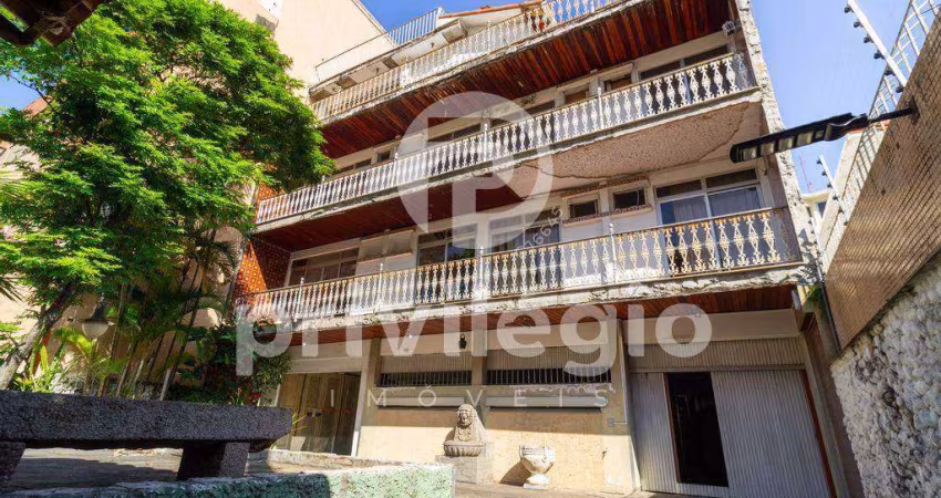 Prédio na Barra da Tijuca com 2 apartamentos e 1 cobertura