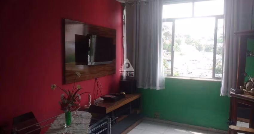 2 Quartos, Banheiro, Área de serviço, 2 vagas no condomínio