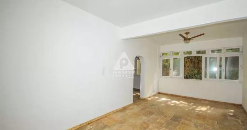 Apartamento à venda, 3 quartos, suíte, dependência completa, Posto 6, Copacabana, Rio de Janeiro.