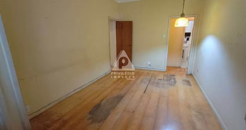 Apartamento de 2 quartos no Leblon.