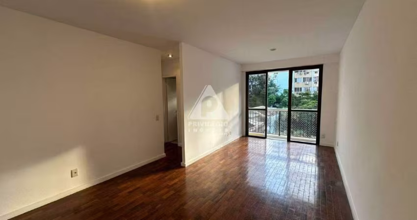 Apartamento com dois quartos e Varanda