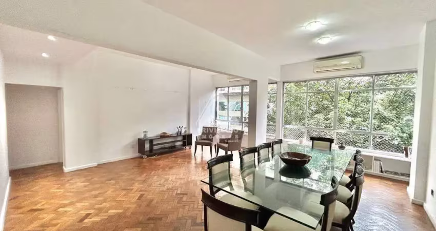 Leblon – apartamento espaçoso 4 quartos com 2 suítes e 1 vaga – próximo à praia!