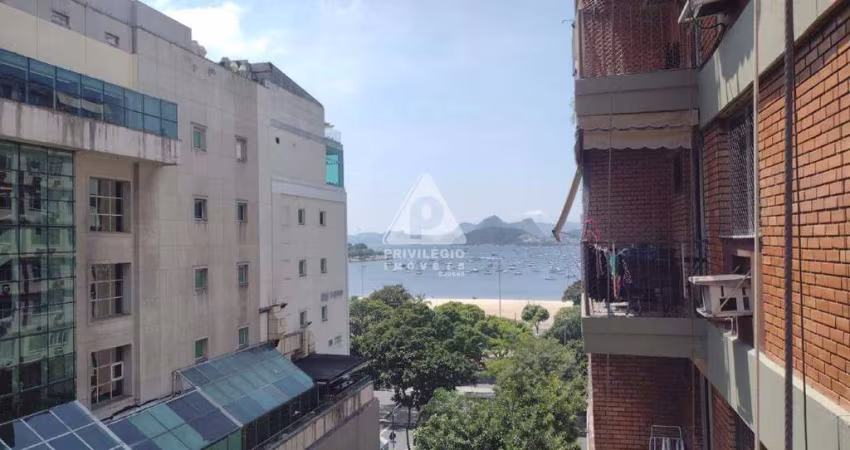Apartamento a venda em Botafogo com 1 Quarto, varanda, sala espaçosa, 65m², vista enseada e vaga de garagem na escritura. Doc OK!