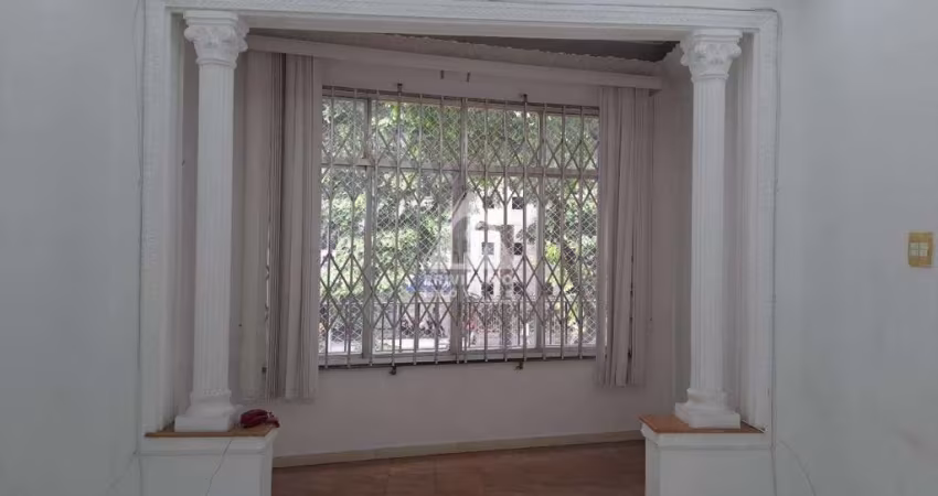 3 quartos,1 suíte, 2 banheiros, dependência completa, sala ampla, cozinha e área externa. Apartamento todo telado, janelão e arejado