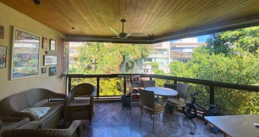 Amplo Apartamento à Venda, 194 m² no Jardim Oceânico - 3 quartos (1 suíte)