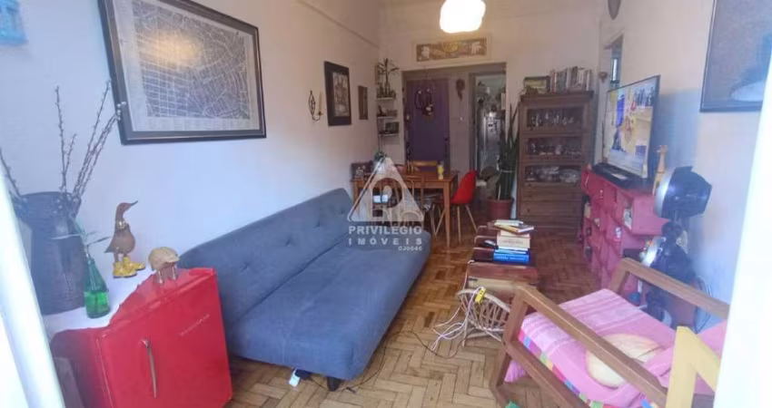 Apartamento 2 quartos com dependência completa a venda no Humaitá