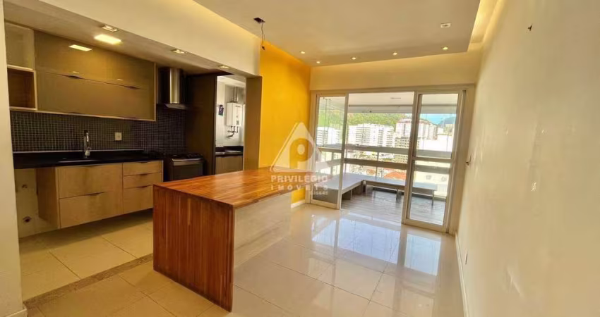 3 quartos sendo 1 suite, varanda, vista livre, reformado, infraestrutura completa, 2 vaga