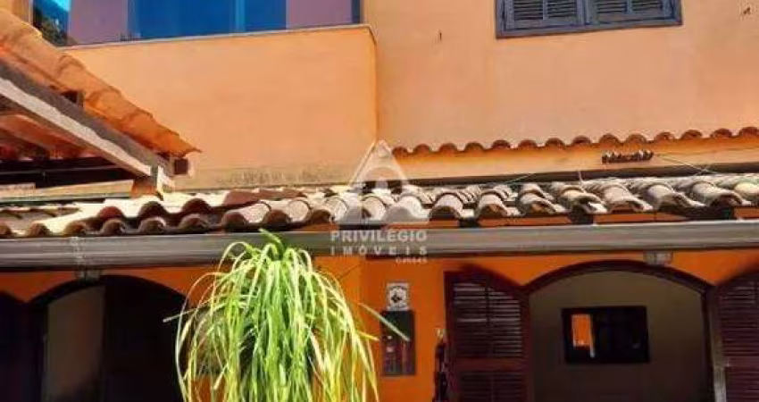 Casa à venda, 4 quartos, 2 suítes, 4 vagas, Recreio dos Bandeirantes - RIO DE JANEIRO/RJ