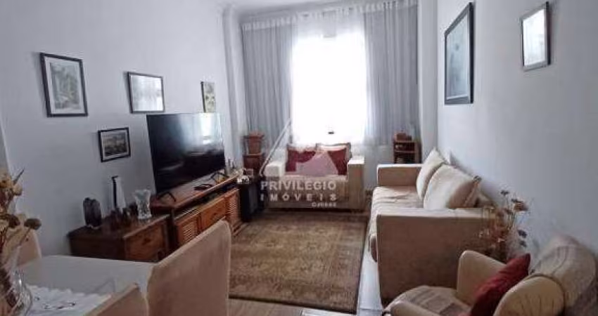 Excelente apartamento à venda, claro e arejado, 2 quartos, sala em 2 ambientes, banheiro social, cozinha, área de serviço e dep. empregada..