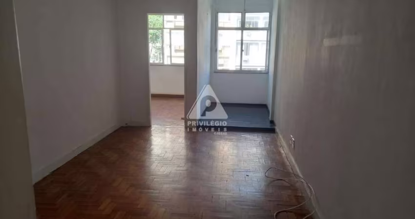 IMÓVEL SALA TRÊS QUARTOS.DOIS BANHEIROS. COZINHA. AREA E DEPS. LARANJEIRAS.
