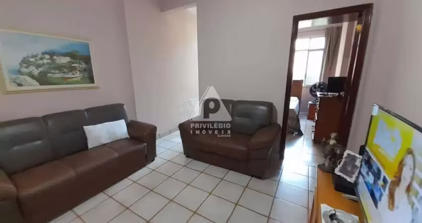 Apartamento de quarto e sala no Catete perto do metrô e praia ou Aterro do Flamengo