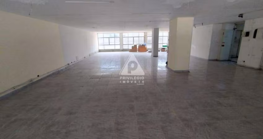 Sobreloja com 264m² e com 2 banheiros no centro do Rio