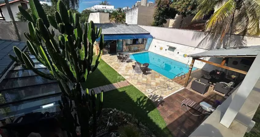 Casa duplex, com 5 quartos, 3 salas, adega, piscina, sauna no condomínio jardim lagoa mar norte – barra da tijuca