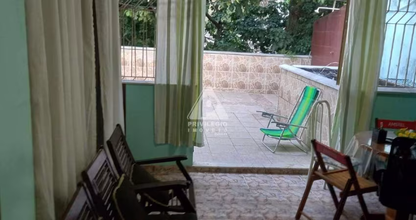 CASA TRIPLEX 4 QUARTOS. SUITE. 3 BHS. COZINHA. TERRAÇO. LAVANDERIA. PRÓXIMO A COBAL HUMAITÁ.