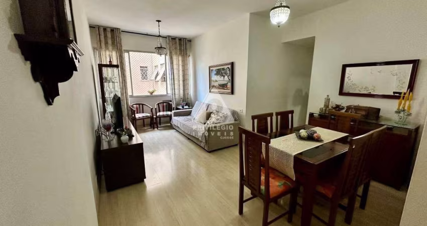 Apartamento de dois quartos sendo uma suíte com vaga no Flamengo disponível para venda na Privilégio Imóveis