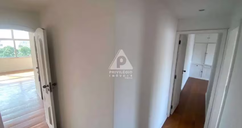 Ipanema!! 3 Quartos com 1 suíte, 3 banheiros ao total e 2 vagas!! Prédio na quadra da praia e centro de terreno. 108m²