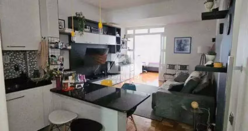 Lindo imóvel -quarto e sala reformado, andar alto e vista lateral mar!