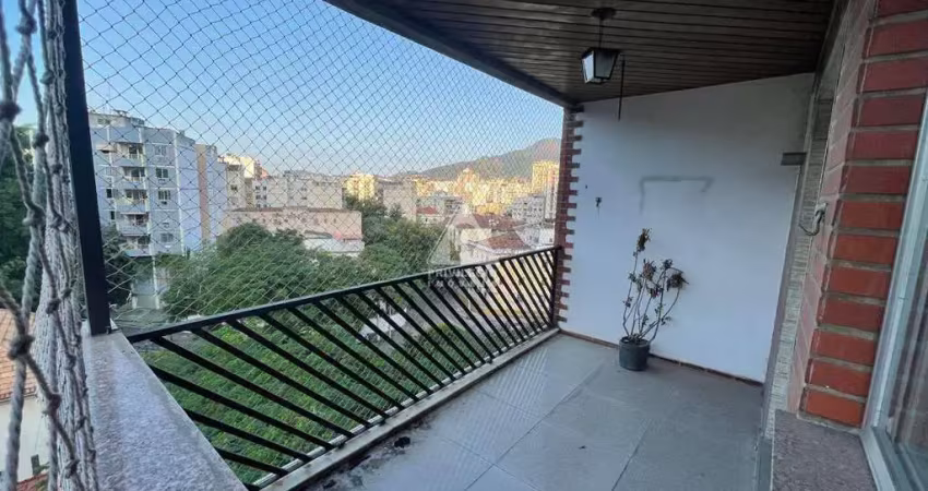 Apartamento 2 quartos com suíte, varanda e vaga escriturada em Vila Isabel.