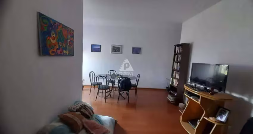 MARAVILHOSO SALA QUARTO À 3 MINUTOS ANDANDO DA PRAÇA BARÃO DE DRUMONT