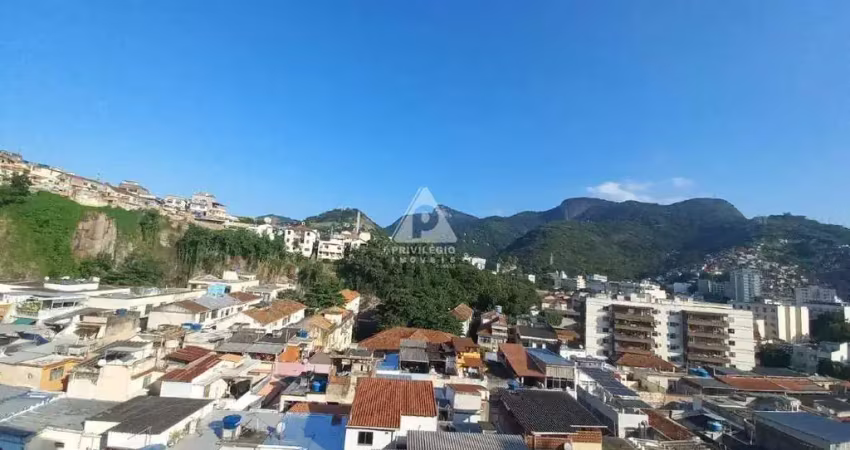 Apartamento a venda , 2 quartos , varanda, vaga , rio comprido