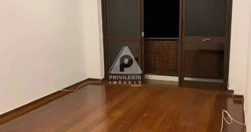 Sala quarto com varanda e com dependência completa e com infraestrutura completa e vaga na escritura no humaitá