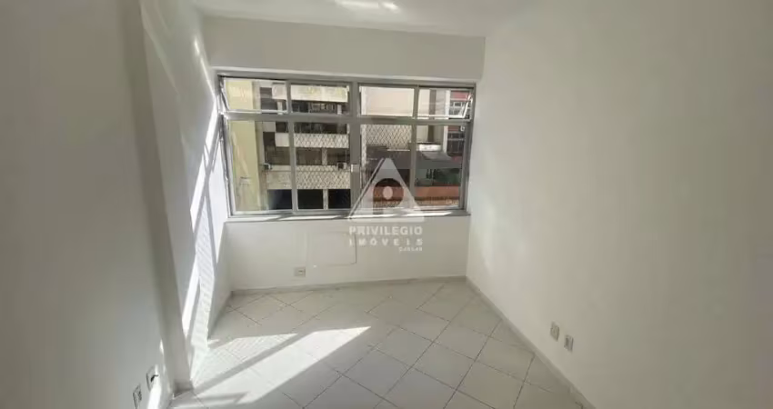 Apto sala quarto separado bh cozinha ampla ótimo estado. próx pça gal osorio. vazio,