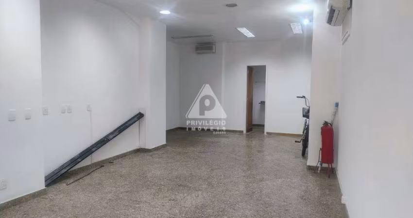 Privilégio imóveis vende loja de rua com 69m², sendo 45m² de loja mais 24m² de almoxarifado/depósito. posto 2. nossa senhora de copacabana.