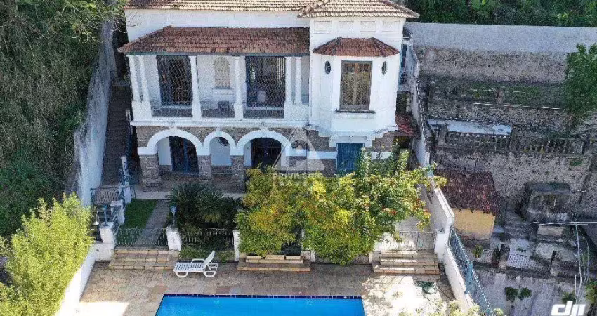 Espetacular casa em santa teresa com vista deslumbrante, piscina, academia e sauna!