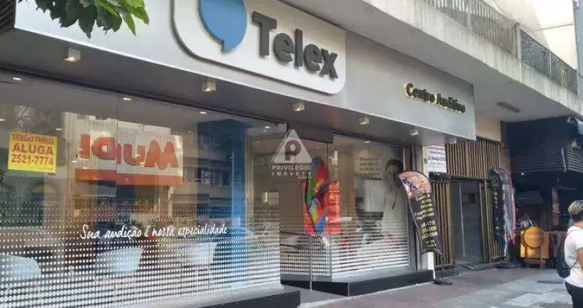 Loja com frente ampla em botafogo, com 225m² de área total, sendo 135m² de loja + 90m² de estoque, na rua voluntários da pátria, 25, lojas a e b.