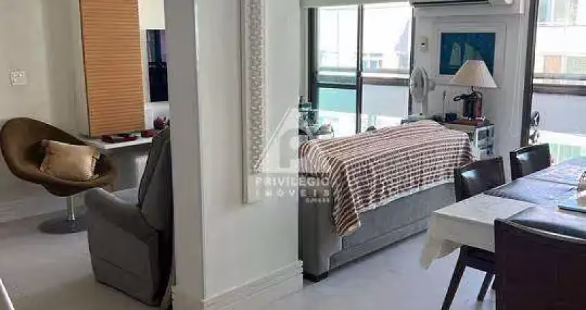 Cobertura à venda, 3 quartos (1 suíte), área externa, churrasqueira, 2 vagas na escritura no humaitá
