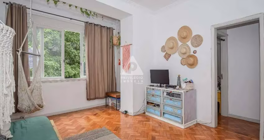 Apartamento no humaitá, 80m², 2 quartos, dependência completa!