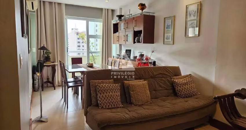 Cobertura de 2 pavimentos com terraço, reformada, piscina, play, churrasqueira!