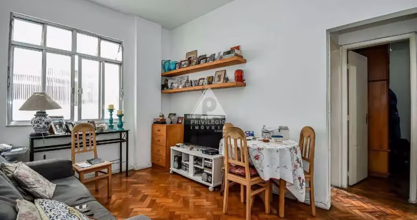 Apartamento à venda, 2 quartos com dependência completa no humaitá, rio de janeiro/rj
