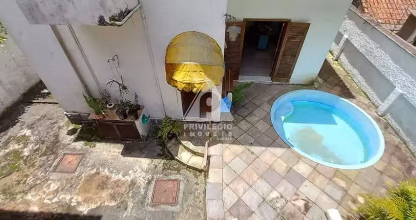 Casa jardim botânico com 4 quartos, área de recreação, piscina, estacionamento coberto.