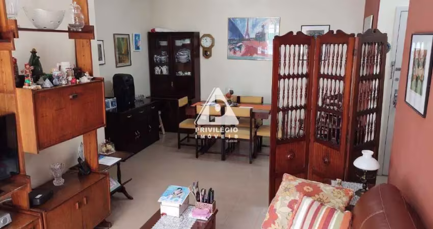 2 quartos, dependência completa, 1 vaga na garagem, salão de festas e portaria 24 horas.