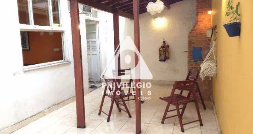 Jardim botânico, sala 3 quartos com área externa na rua pacheco leão.