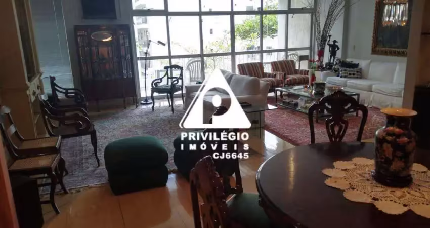 Apartamento à venda na lagoa, 4 quartos (sendo 3 suítes) , 2 dependências completas, 3 vagas na escritura.