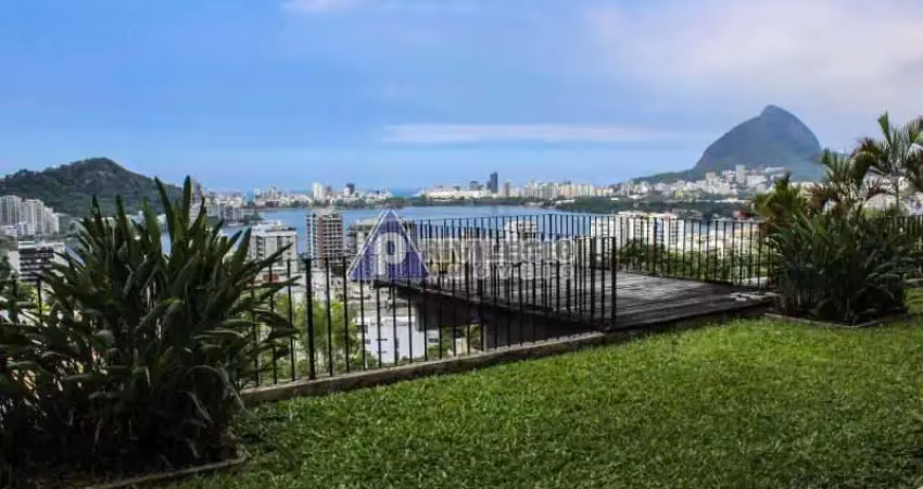 4 quartos, elevador privativo para garagem , jardim de inverno