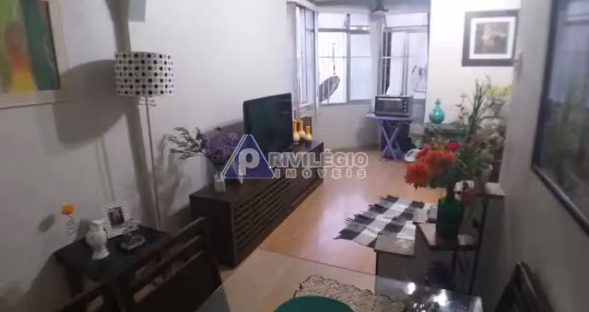 Apartamento com 3 quartos e dependência completa !!