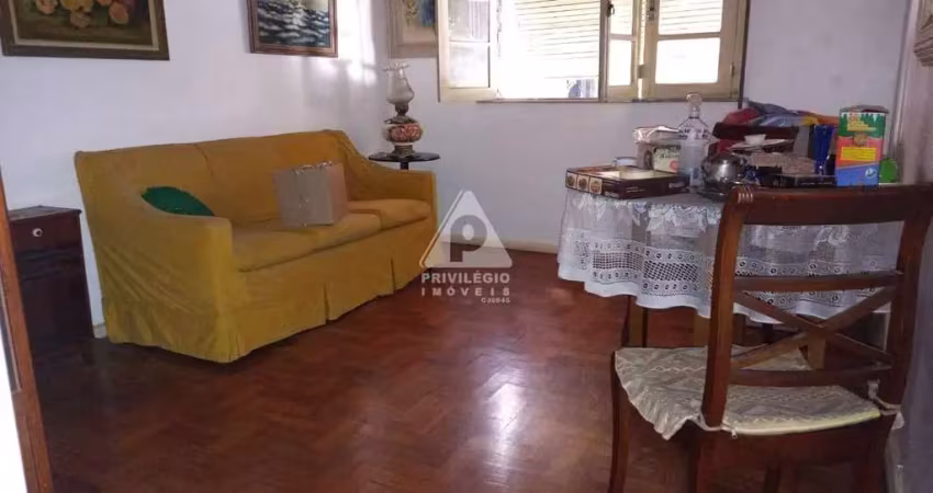 Sala quarto com dependência completa e área externa em copacabana