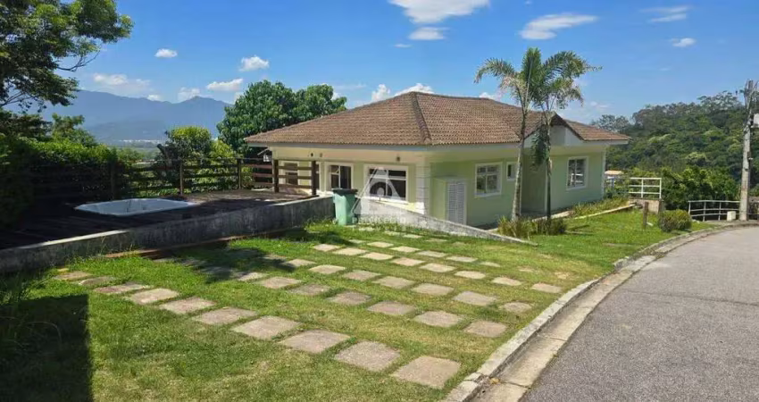 Casa reformada no quintas do pontal com 4 suítes, hidromassagem e vista para o verde